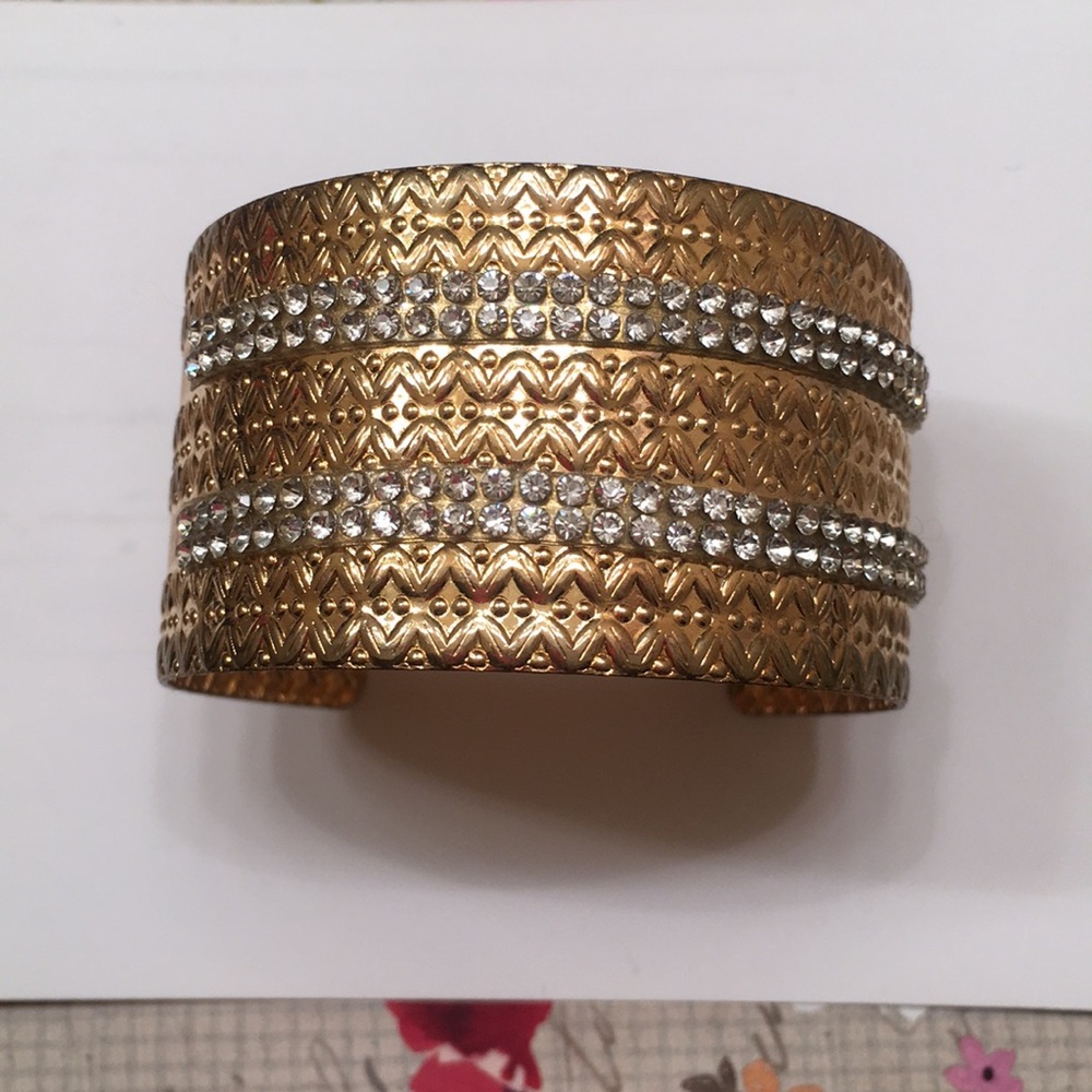 COSTUME GOLD TONE BRACELET